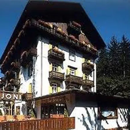 Otel Majoni 4*